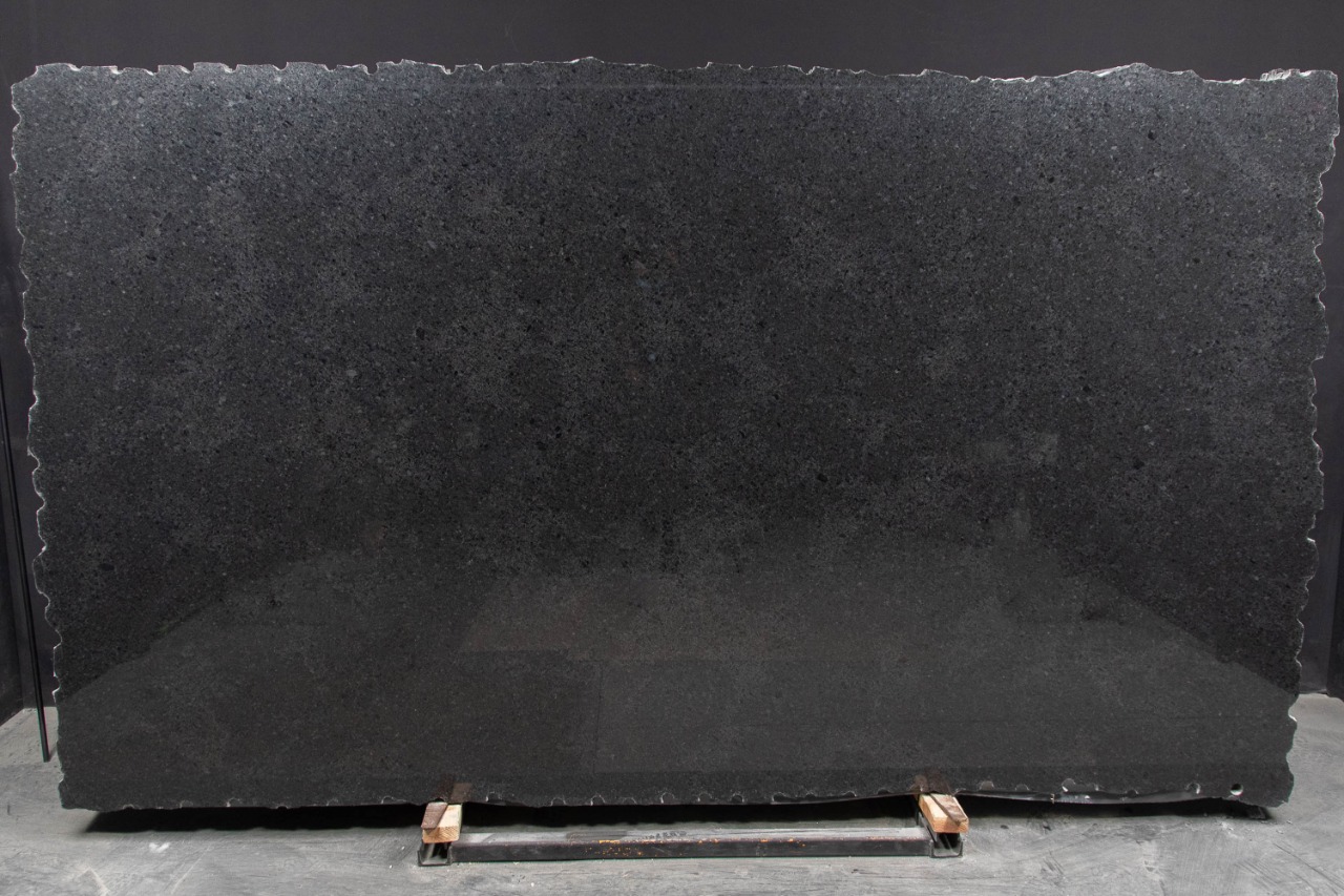 Granito Angola Black - Granito - Mármoles y Recubrimientos Naturales